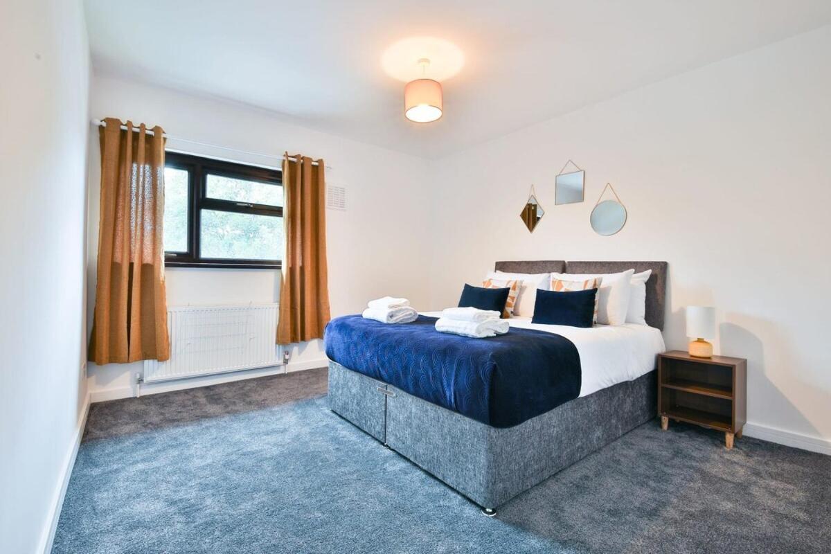 Holiday home 3 Bedroom Home By Littlepiggyrentals Short Lets & Serviced Accommodation With Wifi & Free Parking *