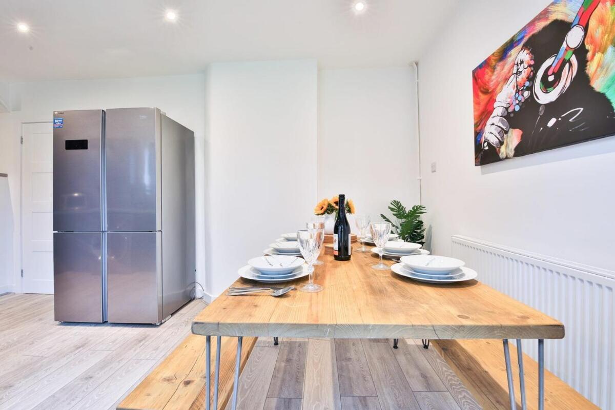Holiday home 3 Bedroom Home By Littlepiggyrentals Short Lets & Serviced Accommodation With Wifi & Free Parking Bristol