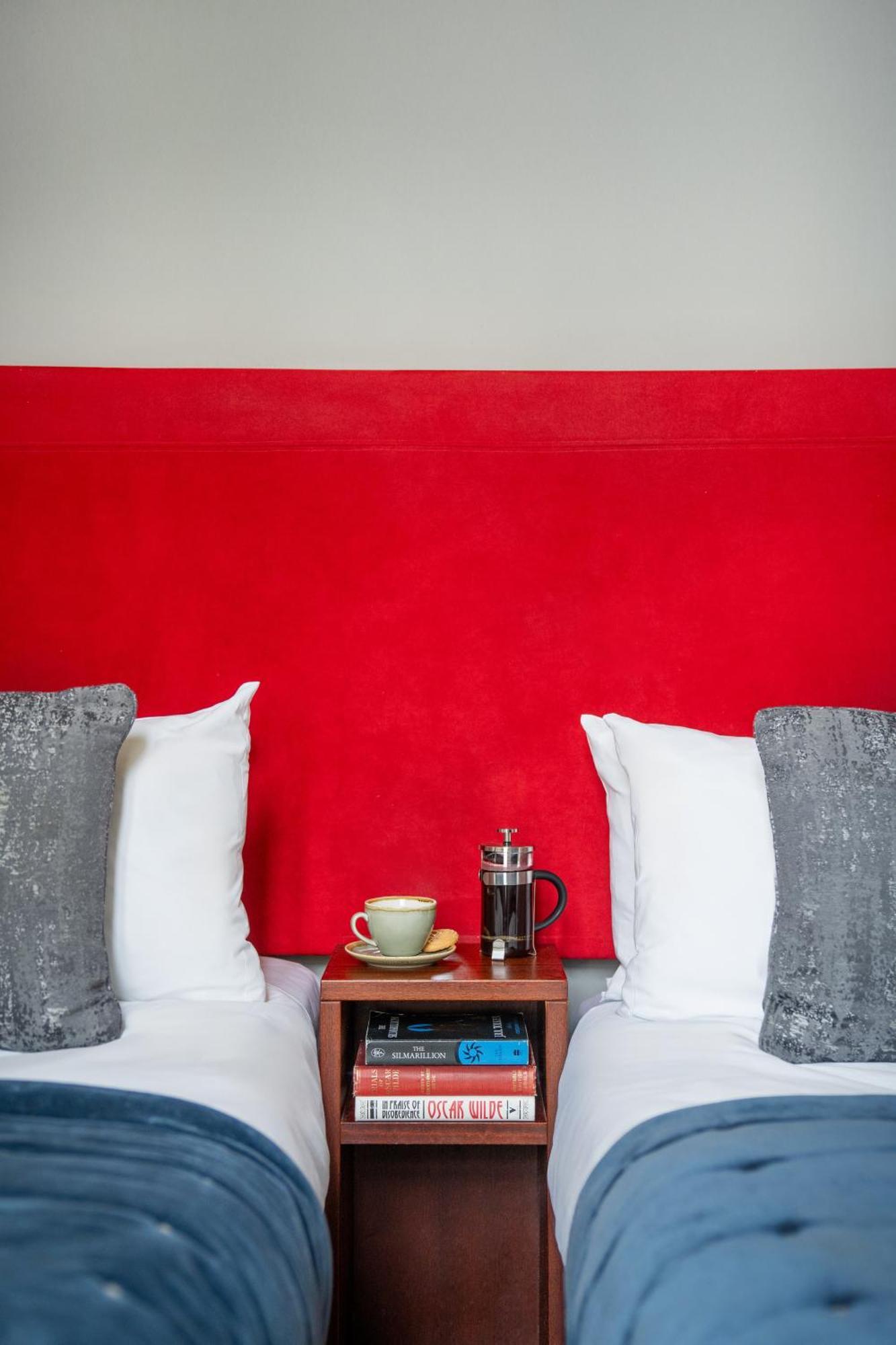 The Clifton 3*