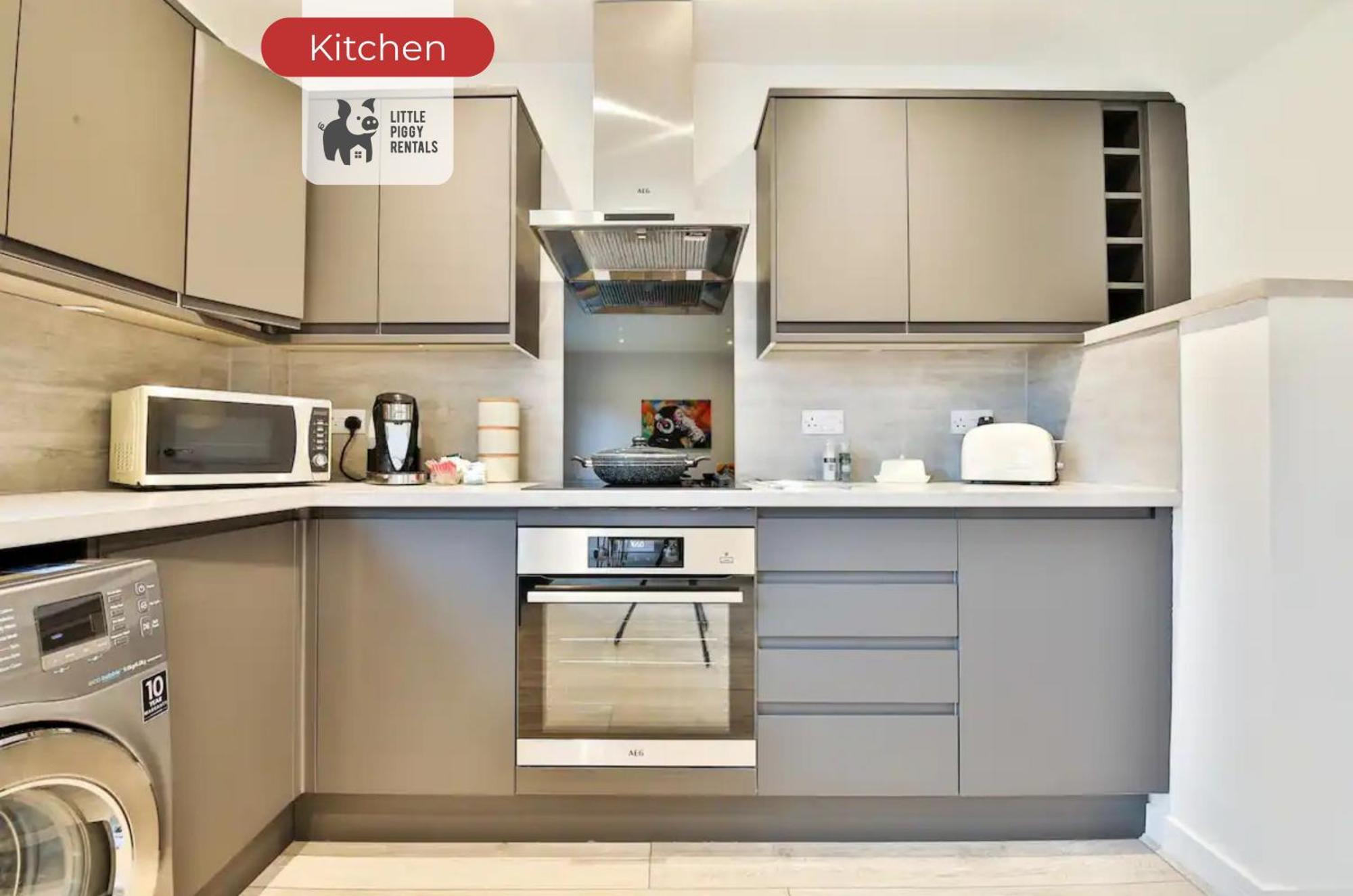 3 Bedroom By Littlepiggyrentals Short Lets & Serviced With Wifi & Free Parking Holiday home
