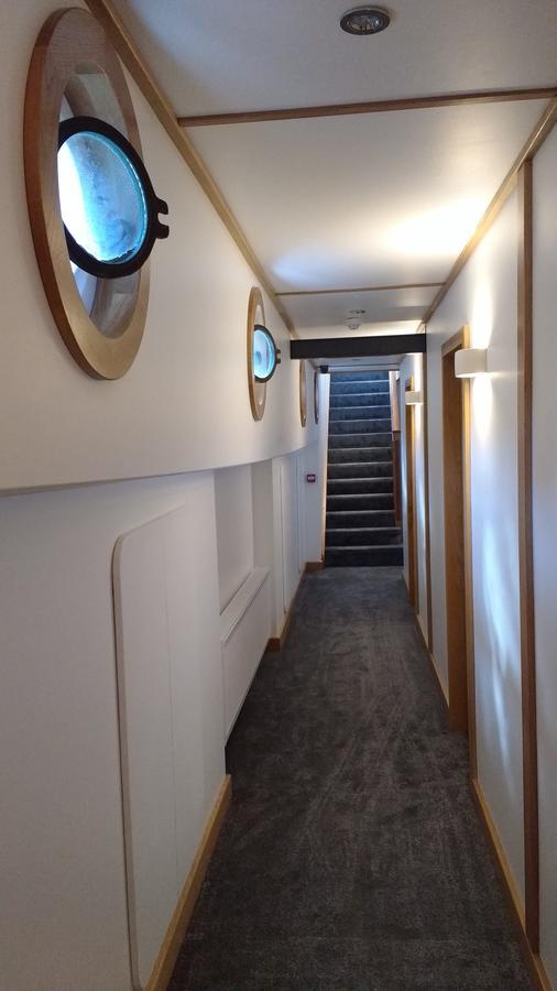 Kyle Blue - Harbour Luxury Boat Hostel Bristol