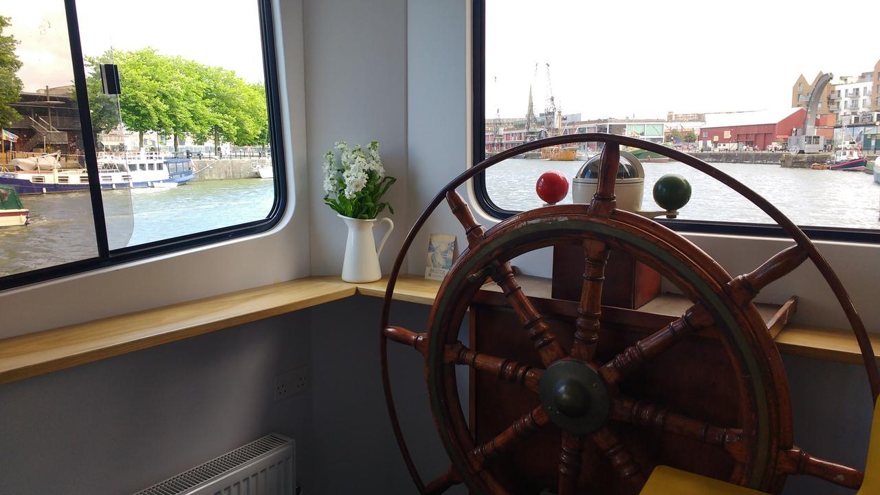 Kyle Blue - Harbour Luxury Boat Hostel