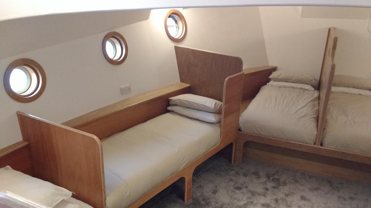 Kyle Blue - Harbour Luxury Boat Hostel *