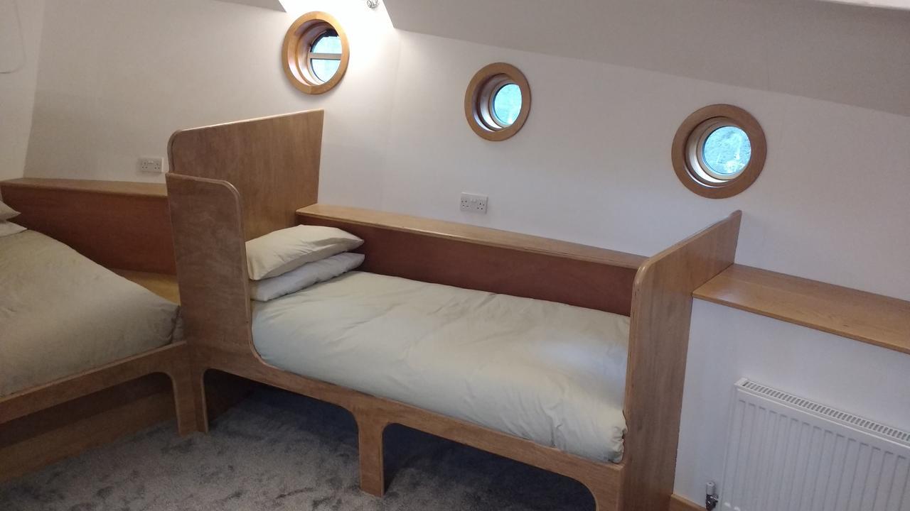 Kyle Blue - Harbour Luxury Boat Hostel