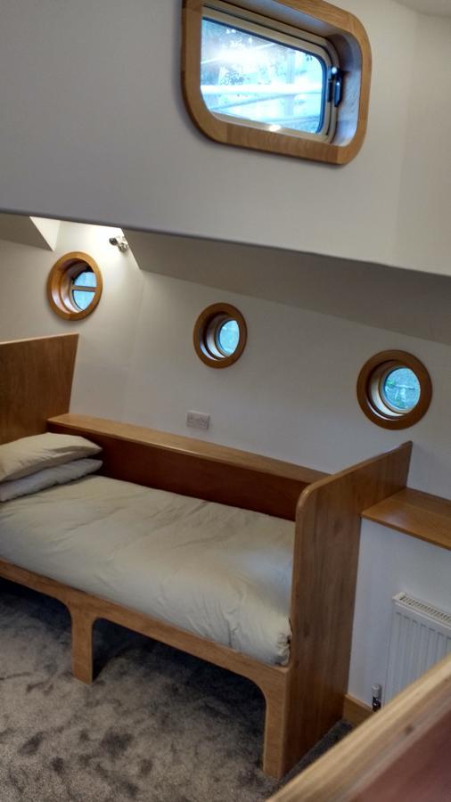 Kyle Blue - Harbour Luxury Boat Bristol