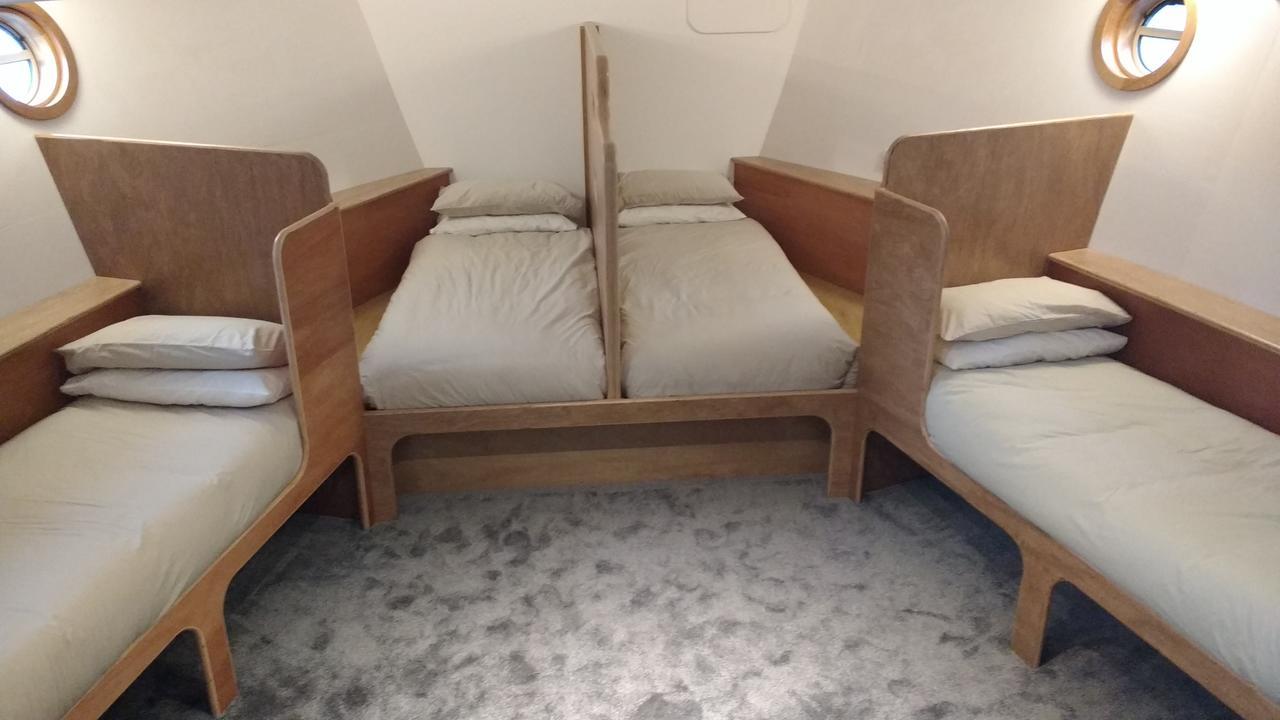 Kyle Blue - Harbour Luxury Boat Hostel *