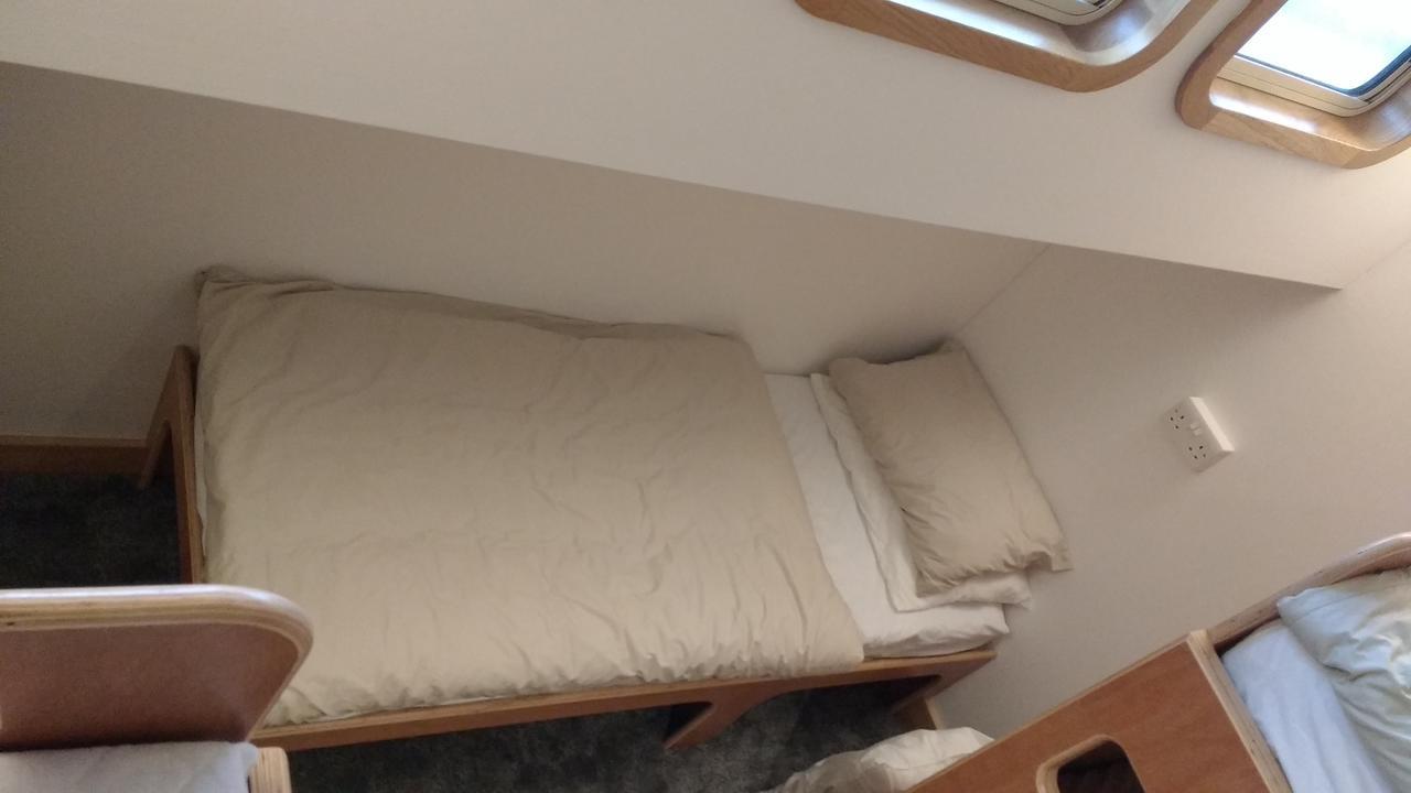Kyle Blue - Harbour Luxury Boat Hostel *