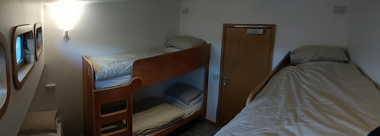 Kyle Blue - Harbour Luxury Boat Hostel *