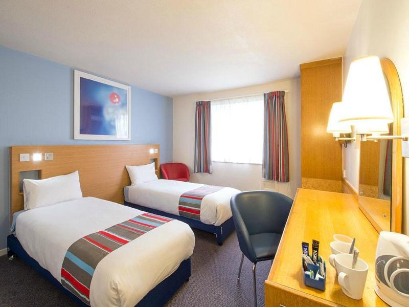 Travelodge Anchor Road 3*
