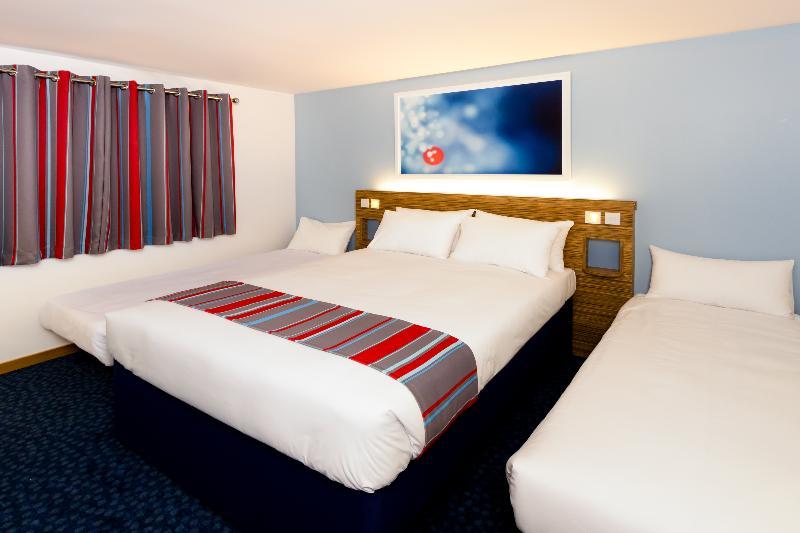 Travelodge Anchor Road Hotel 3*