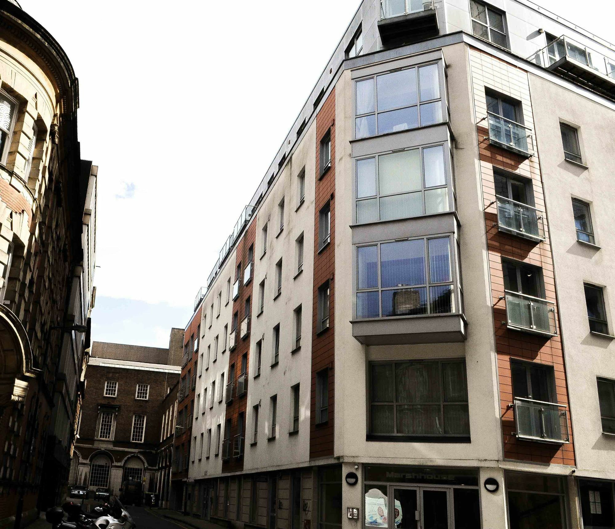 Marsh House Serviced * Bristol