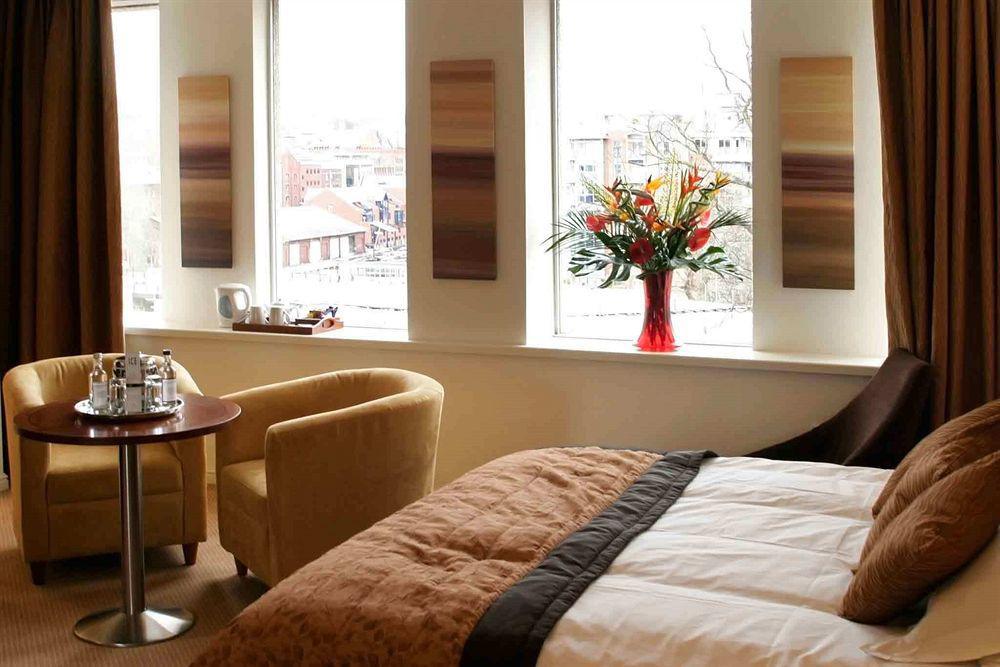 Mercure Holland House 4*