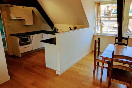 Apartment 17 Crusader House