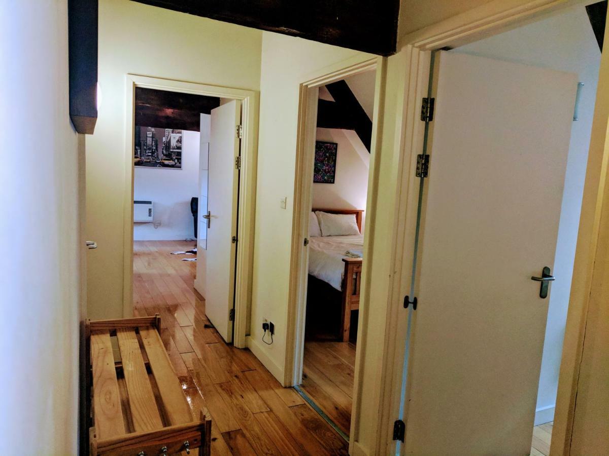 Apartment 17 Crusader House *