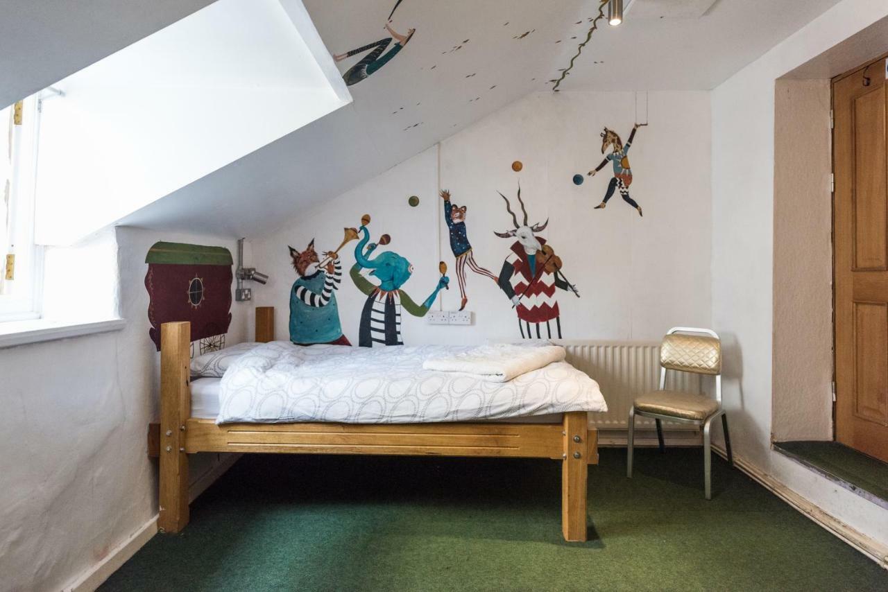 The Full Moon Backpackers Hostel *