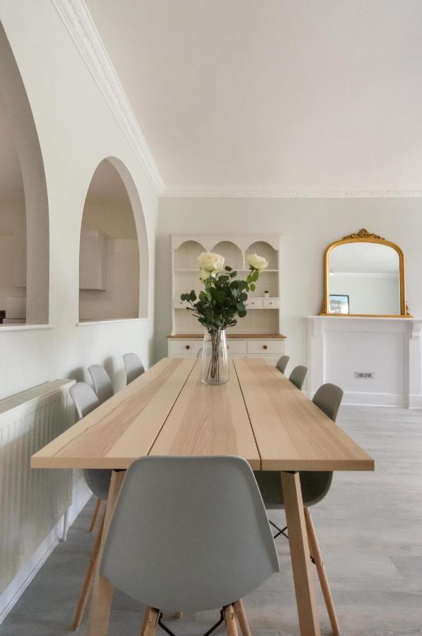 Apartment Free Parking! Very Large 2 Bedroom Clifton Flat