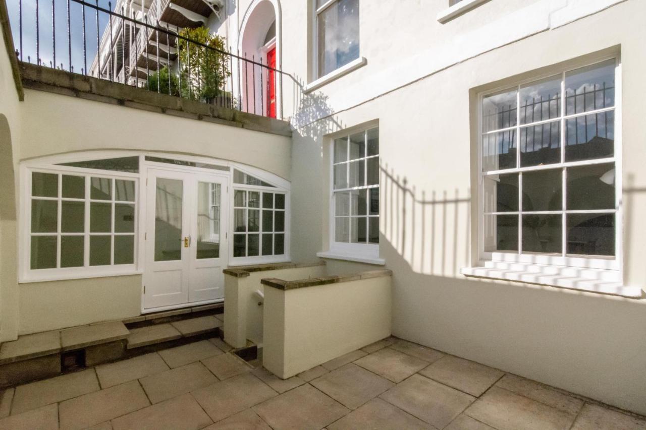 Free Parking! Very Large 2 Bedroom Clifton Flat Bristol