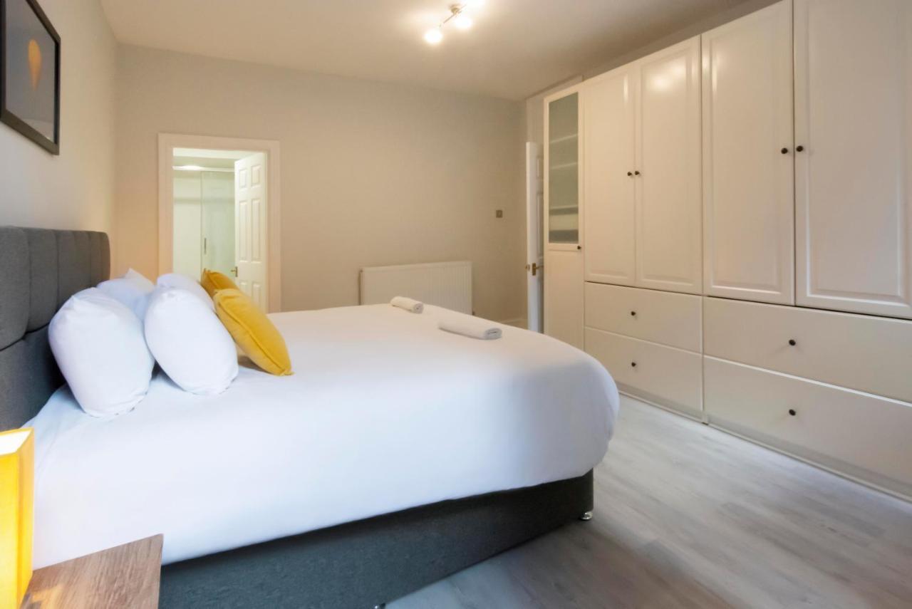 Apartment Free Parking! Very Large 2 Bedroom Clifton Flat Bristol