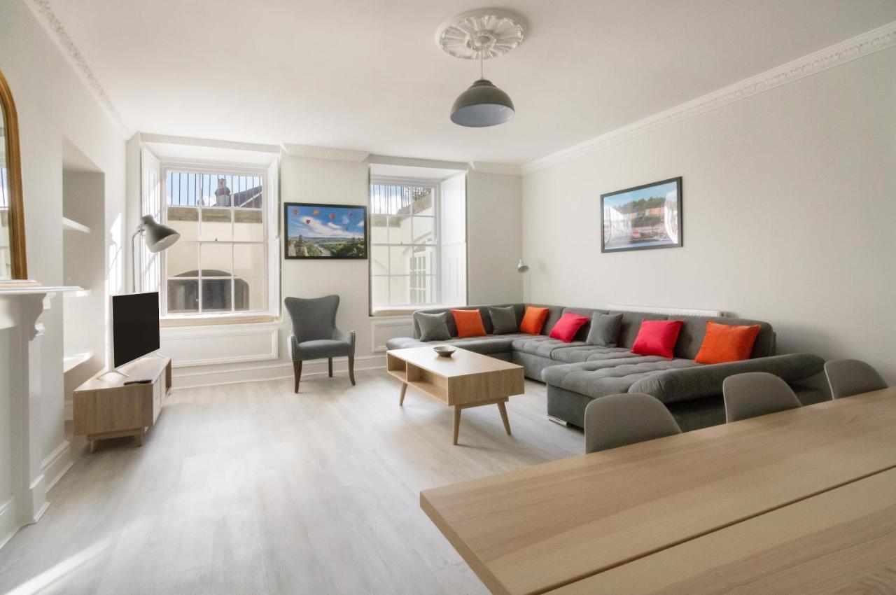 Apartment Free Parking! Very Large 2 Bedroom Clifton Flat Bristol