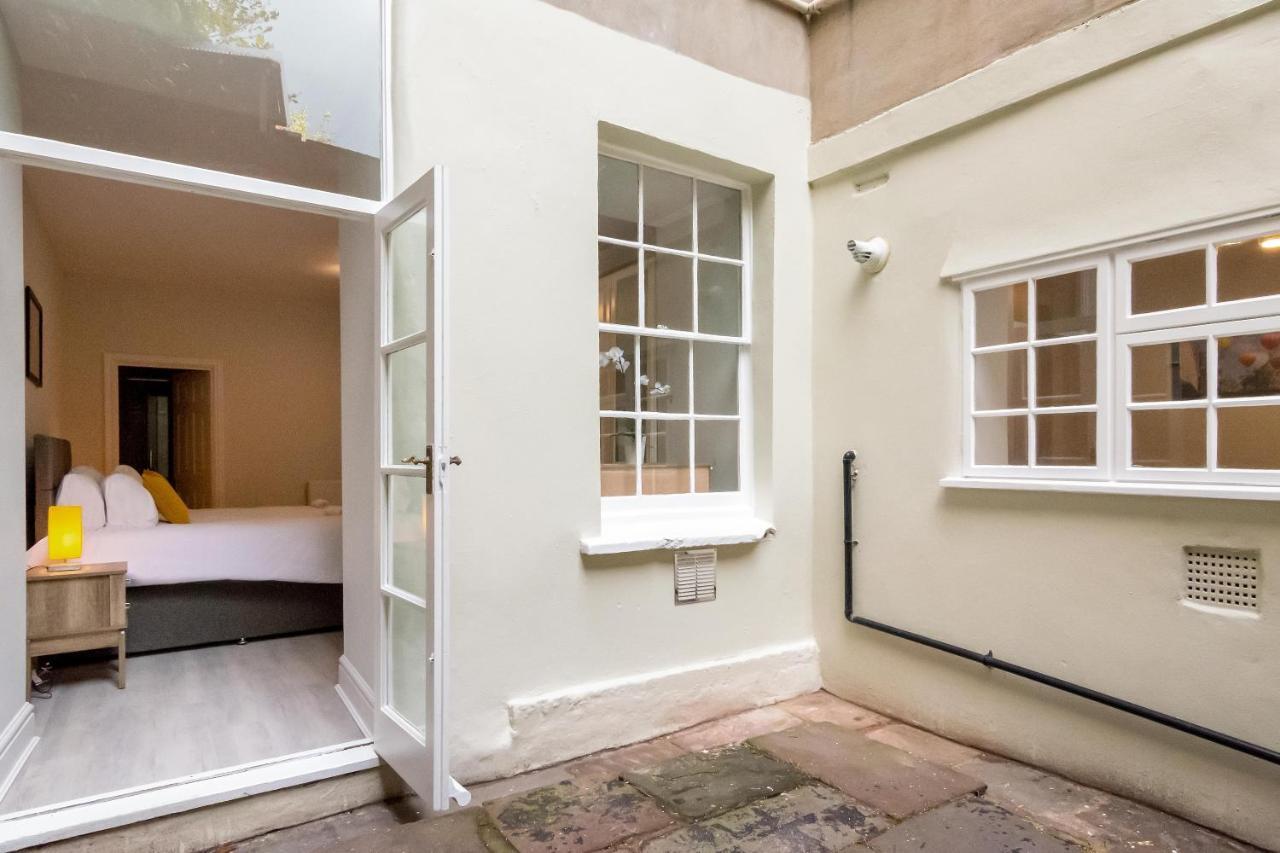 Apartment Free Parking! Very Large 2 Bedroom Clifton Flat Bristol