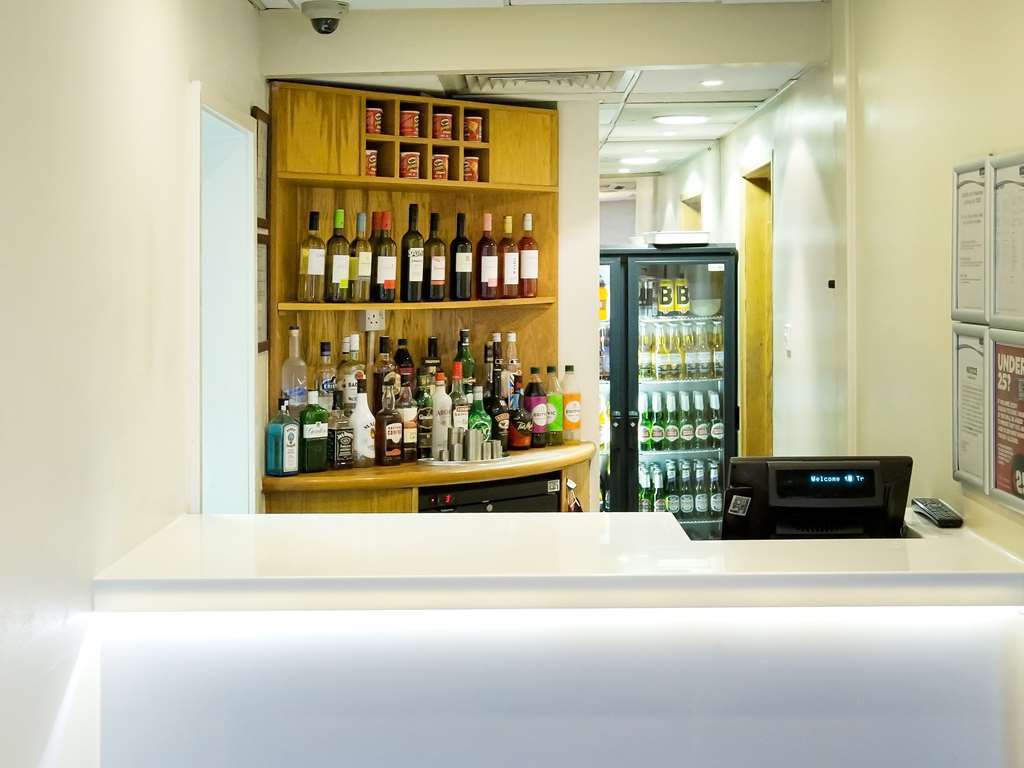Travelodge Anchor Road Hotel 3*